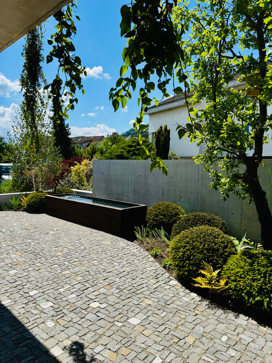 Eichenbrunnen – Künstlerisches Unikat aus Eiche und Stahl