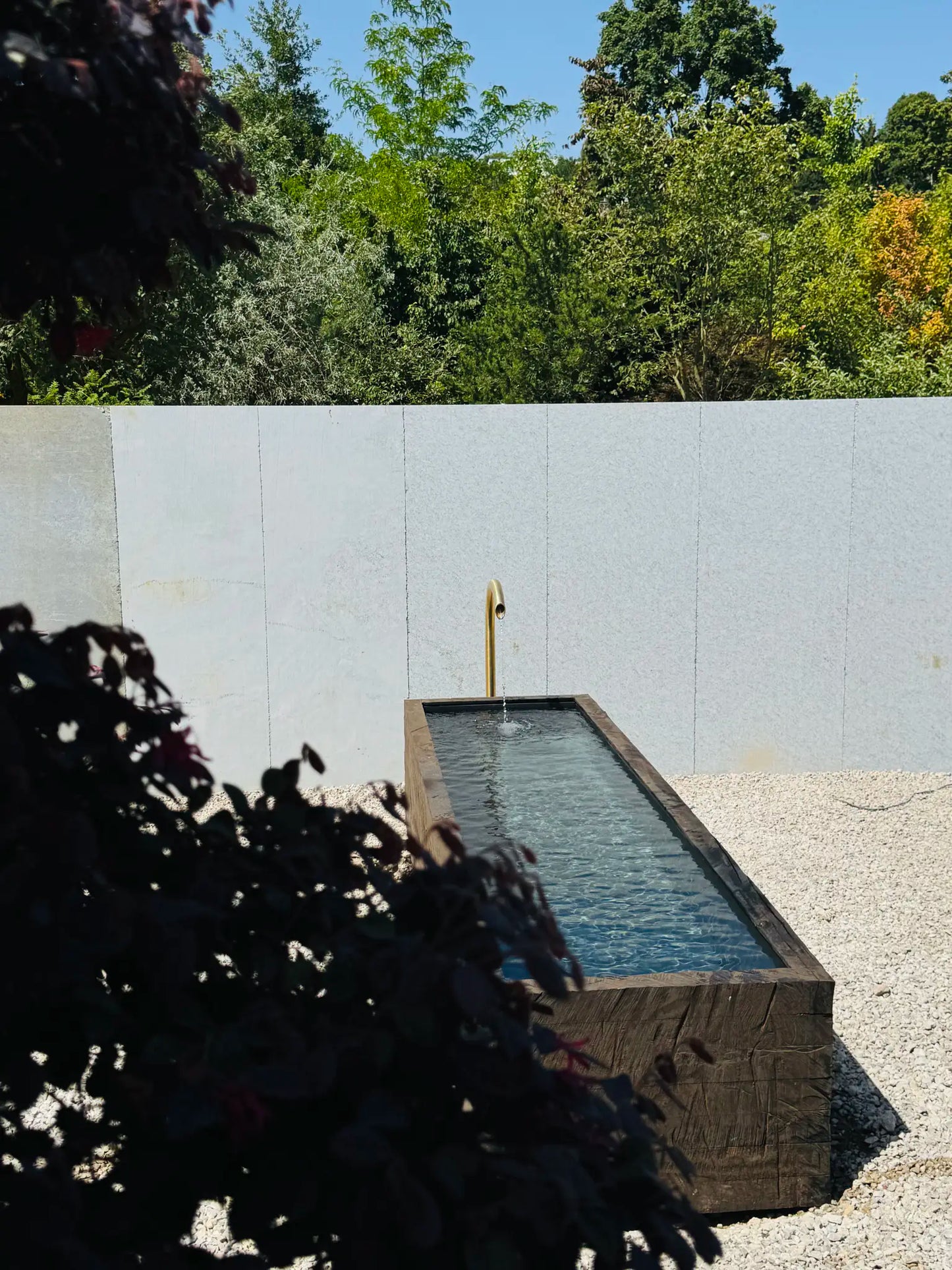 Eichenbrunnen – Künstlerisches Unikat aus Eiche und Stahl