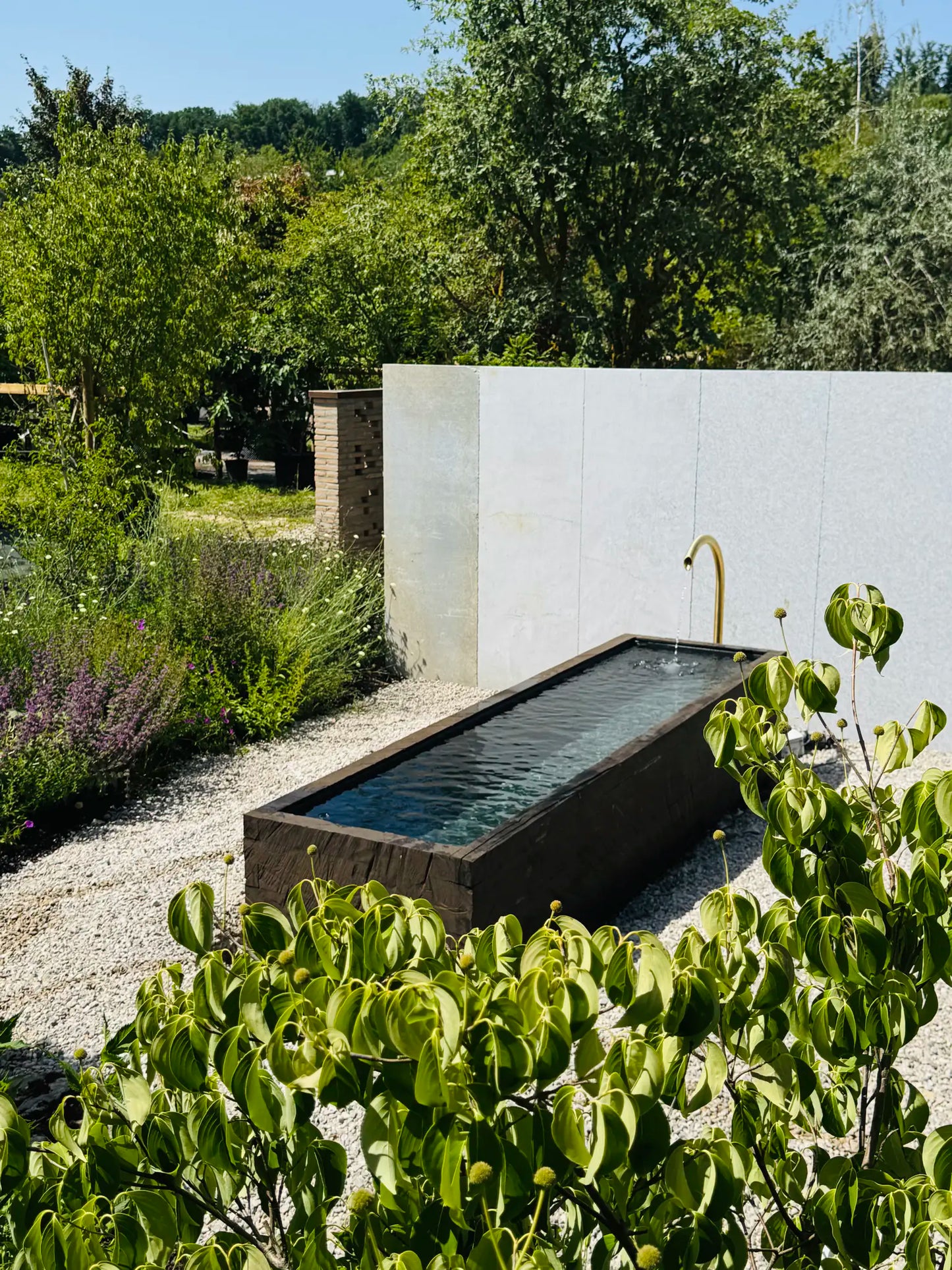 Eichenbrunnen – Künstlerisches Unikat aus Eiche und Stahl