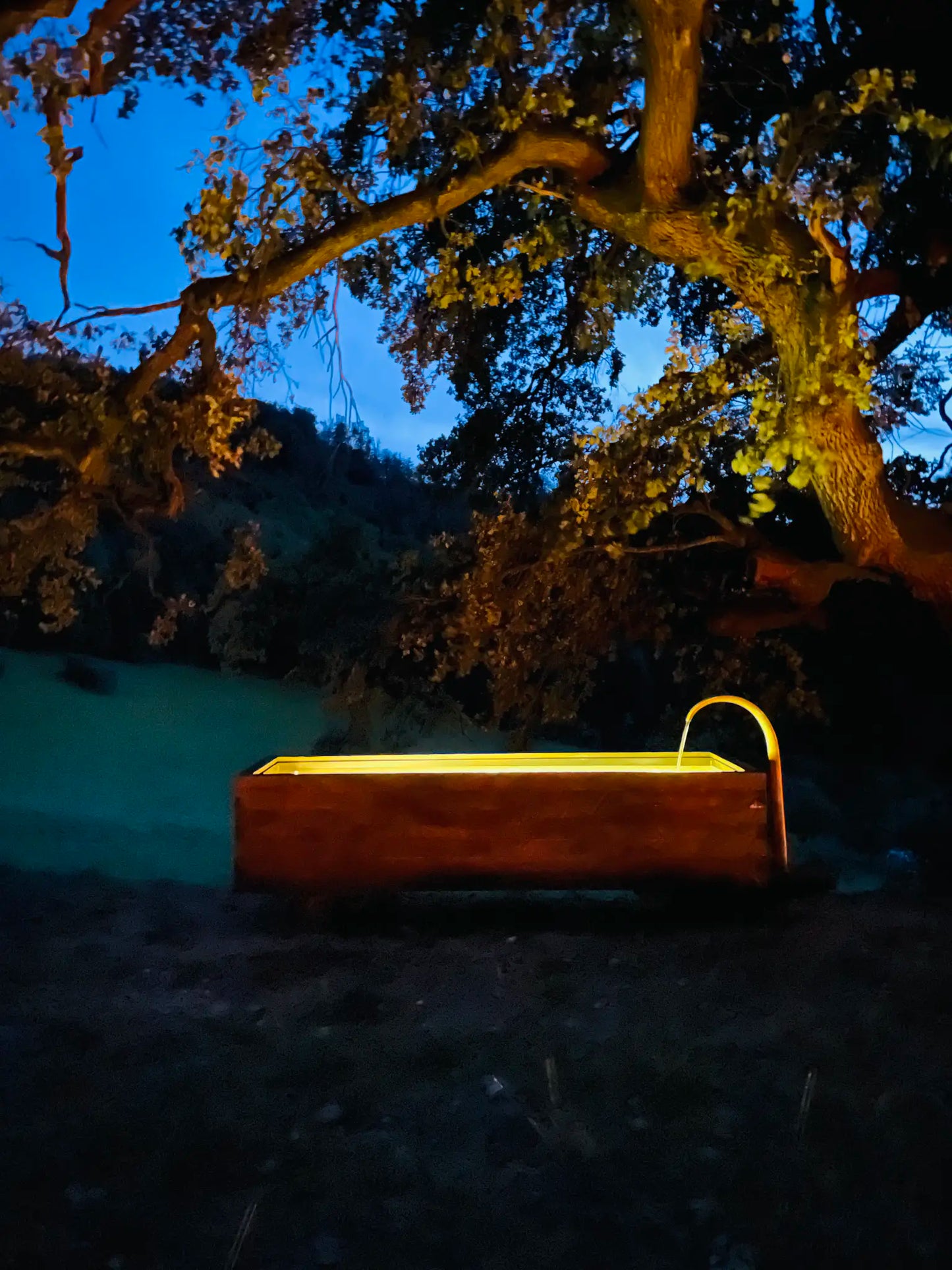 Eichenbrunnen – Künstlerisches Unikat aus Eiche und Stahl